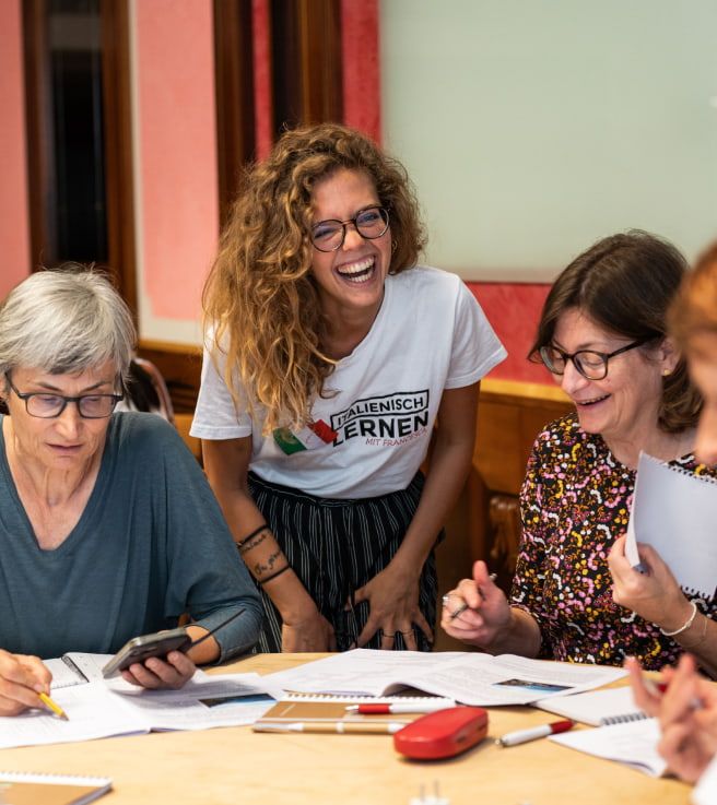Martina von italienisch lernen mit Francesca beim Unterricht mit den anderen Teilnehmerinnen
