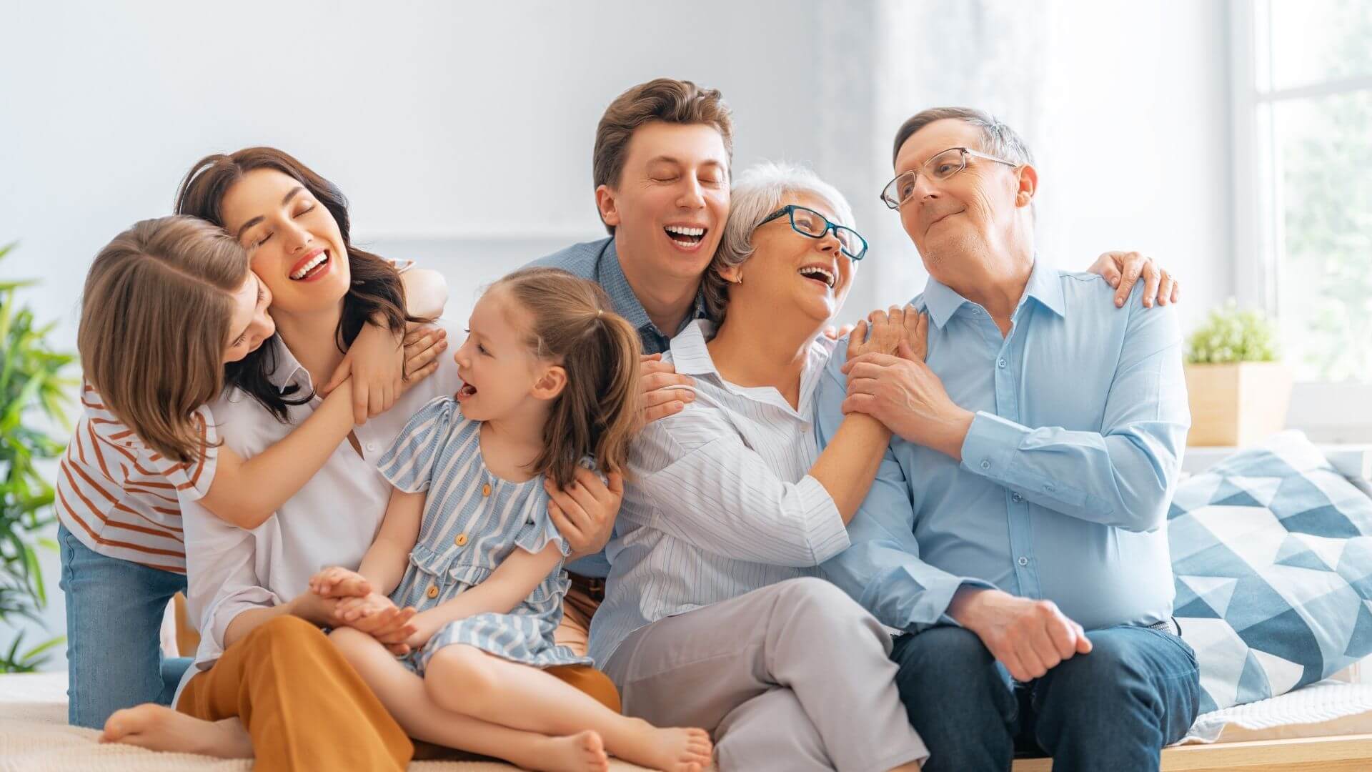Fünf Personen kommen zu den besonderen Fragen: Mutter, Vater, zwei Kinder und die Großmutter.