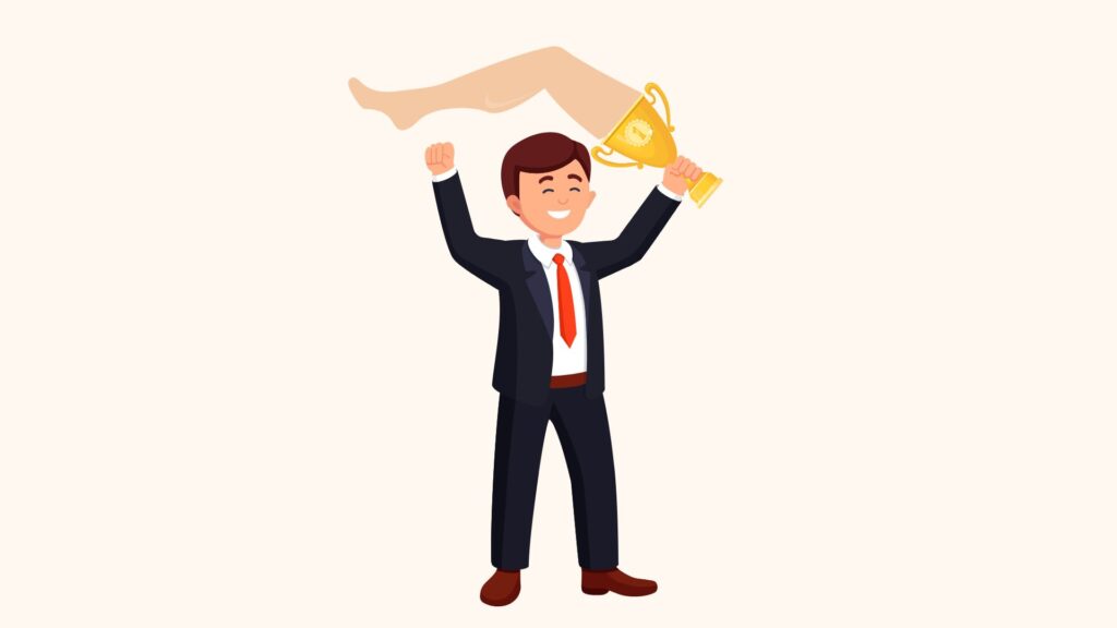 Ein lächelnder Mann im Anzug hält eine Trophäe, an der anstelle von Griffen ein menschliches Bein befestigt ist, und hebt sie feierlich über den Kopf. Eine Anspielung auf die italienische Redewendung: essere in gamba.