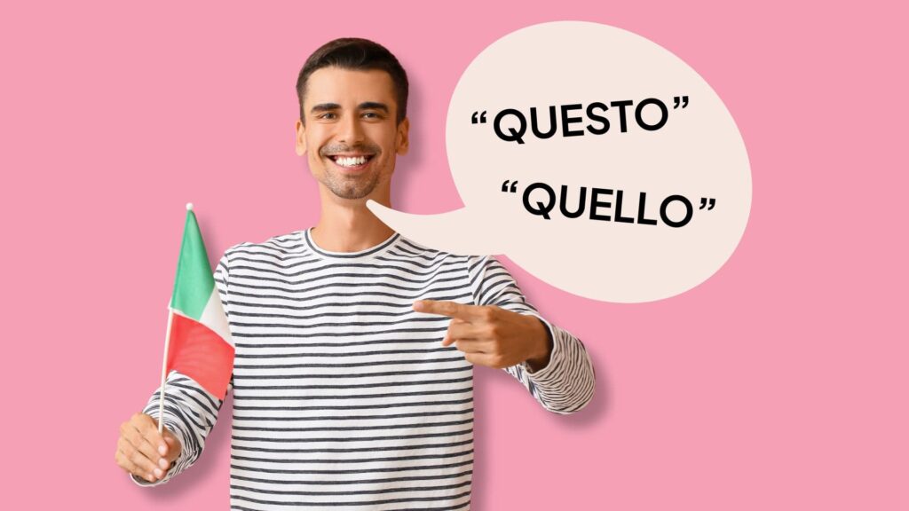 Ein Mann, der eine italienische Flagge hält, steht vor einem rosa Hintergrund. In einer Sprechblase neben ihm stehen die Wörter „Questo“ und „Quello“.