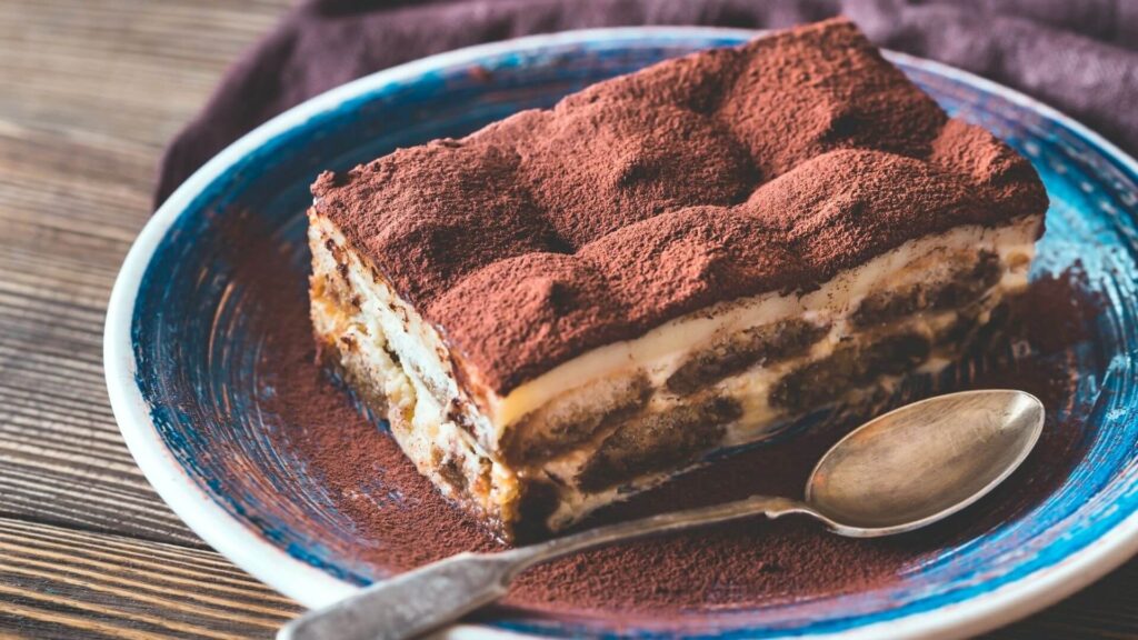 Original italienisches Tiramisu – beliebtes Dessert mit Mascarpone und Espresso.